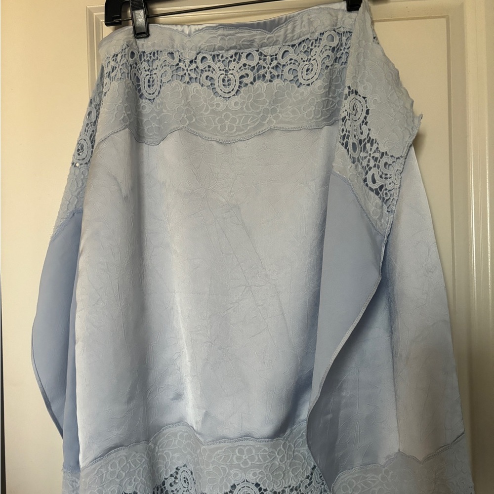 Blue satin skirt with embroidery Bcbg NWOT